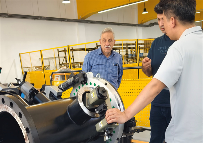 İran'dan Bokhar ile g&ouml;r&uuml;şmekten &ccedil;ok memnun olduk.